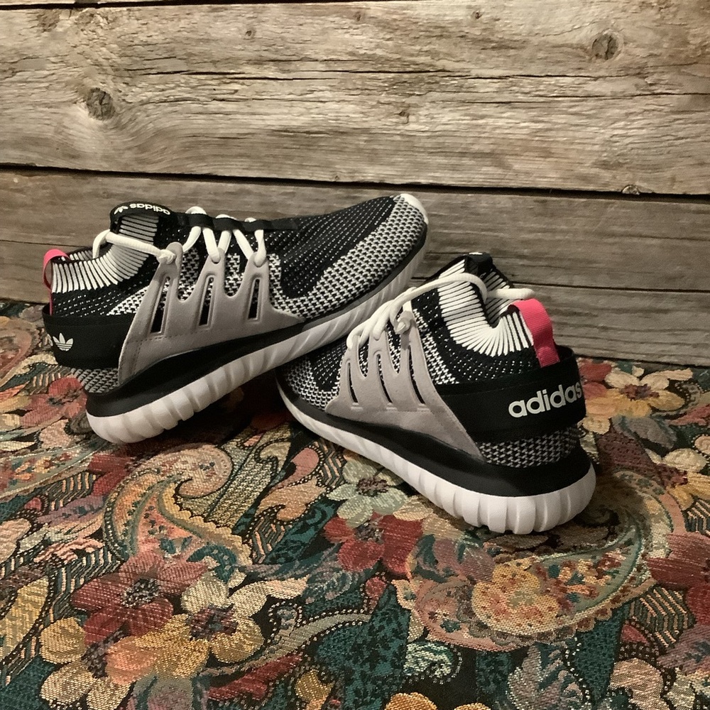 ADIDAS Tubular Nova Primeknit in Black & White - Mens 7 EU40